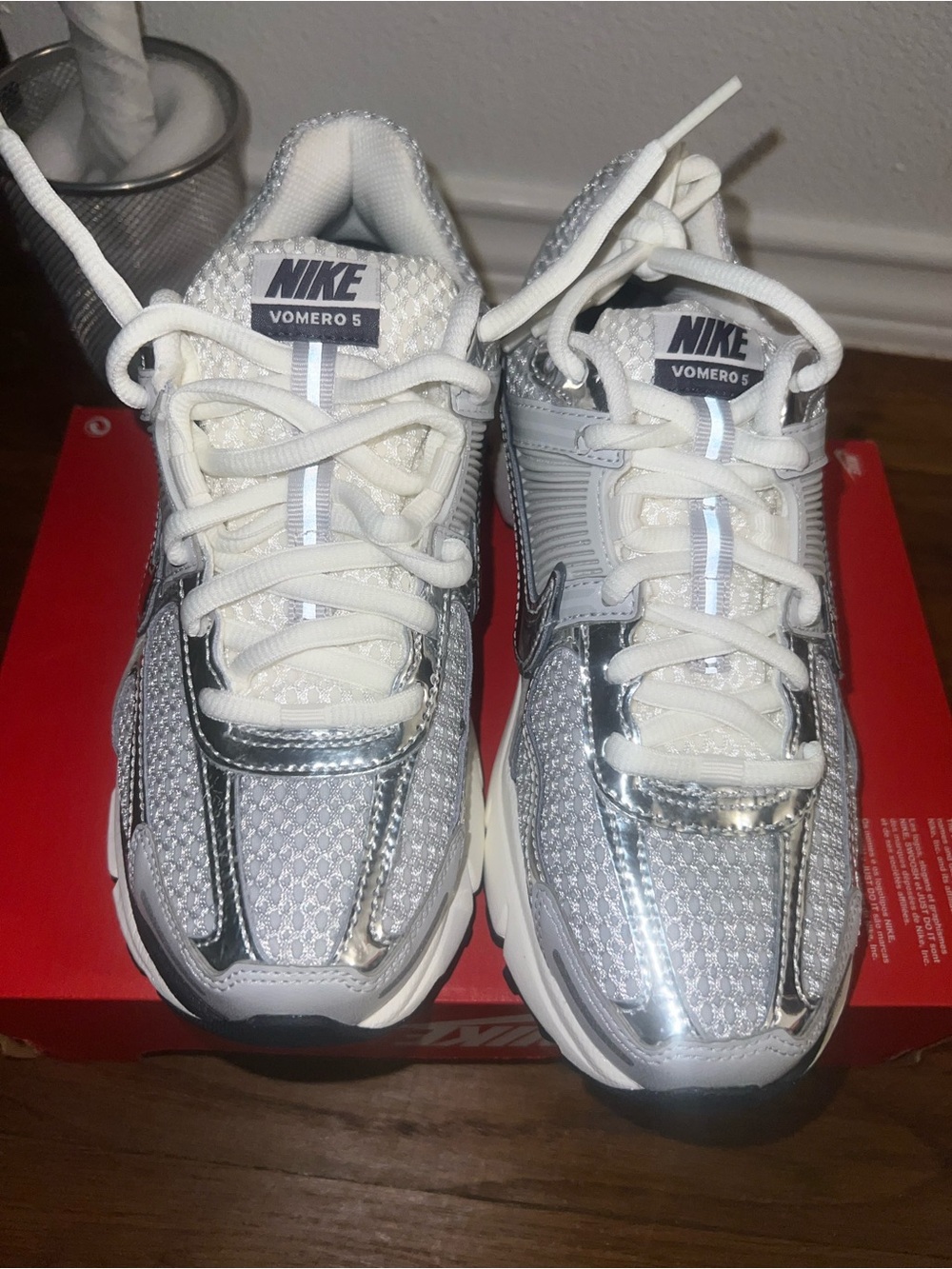 Nike Zoom Vomero 5 Photon Dust Metallic Silver FD0884-025 Women’s Size 7 NEW - Picture 5 of 8